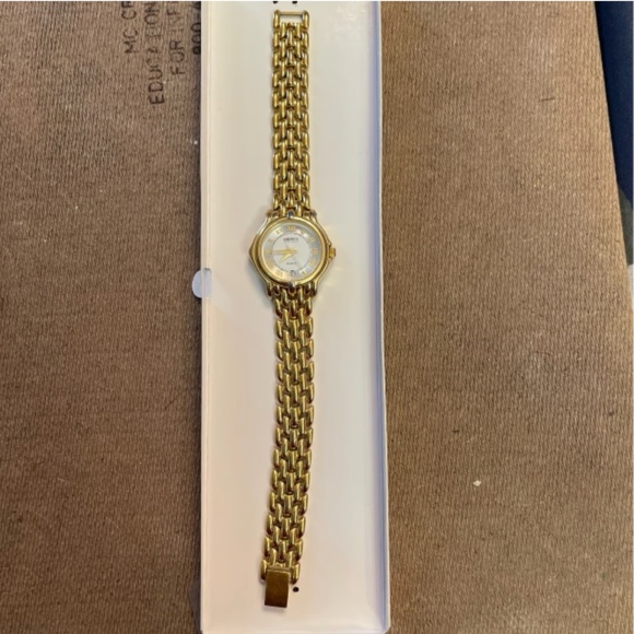 America by Perry Ellis Watch - Picture 1 of 4